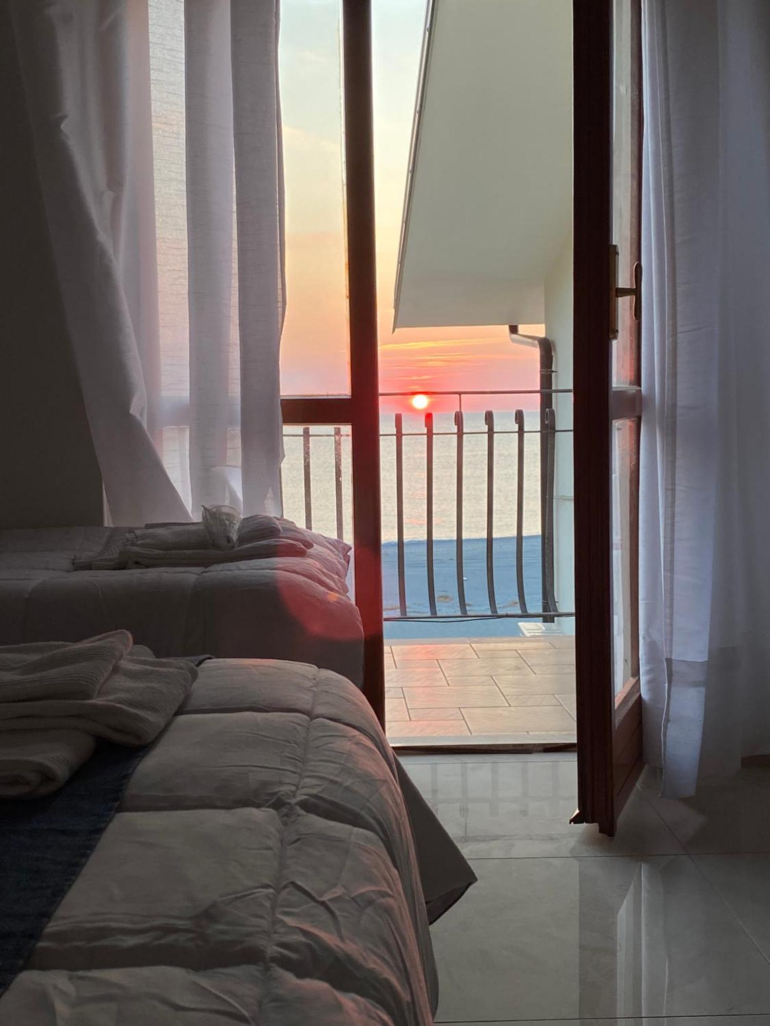 Vista Al Tramonto B&B Falerna Exterior foto